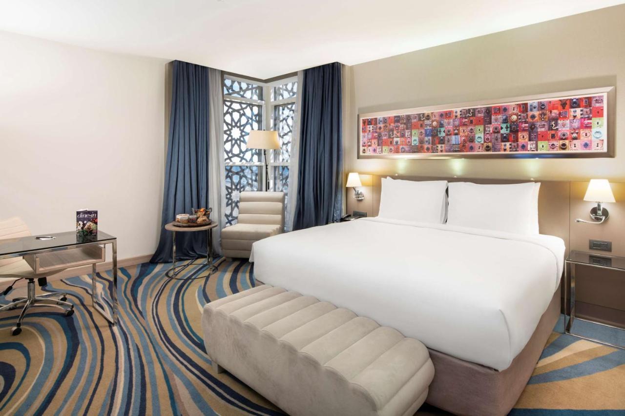 Radisson Blu Hotel, Corniche होटल