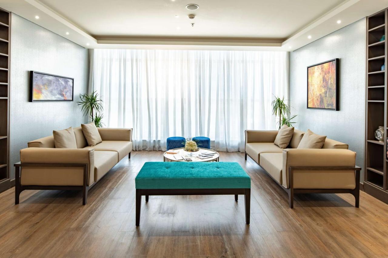 Radisson Blu Hotel, Corniche Hotel