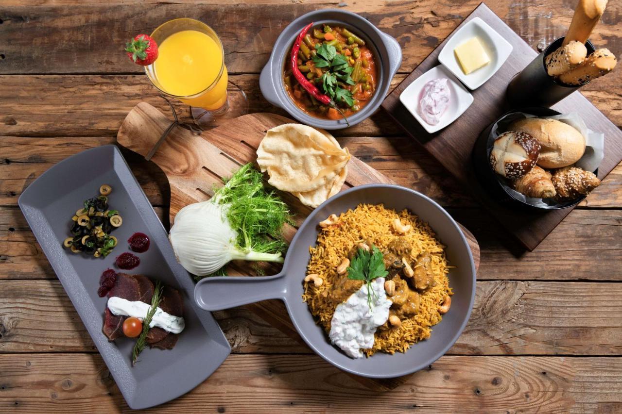 Radisson Blu Hotel, Corniche