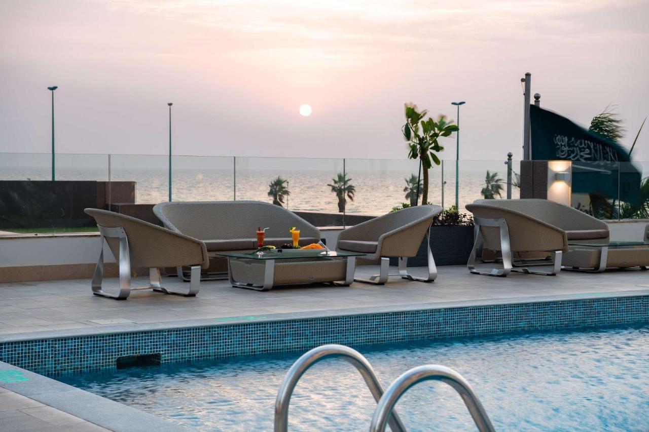 Radisson Blu Hotel, Corniche