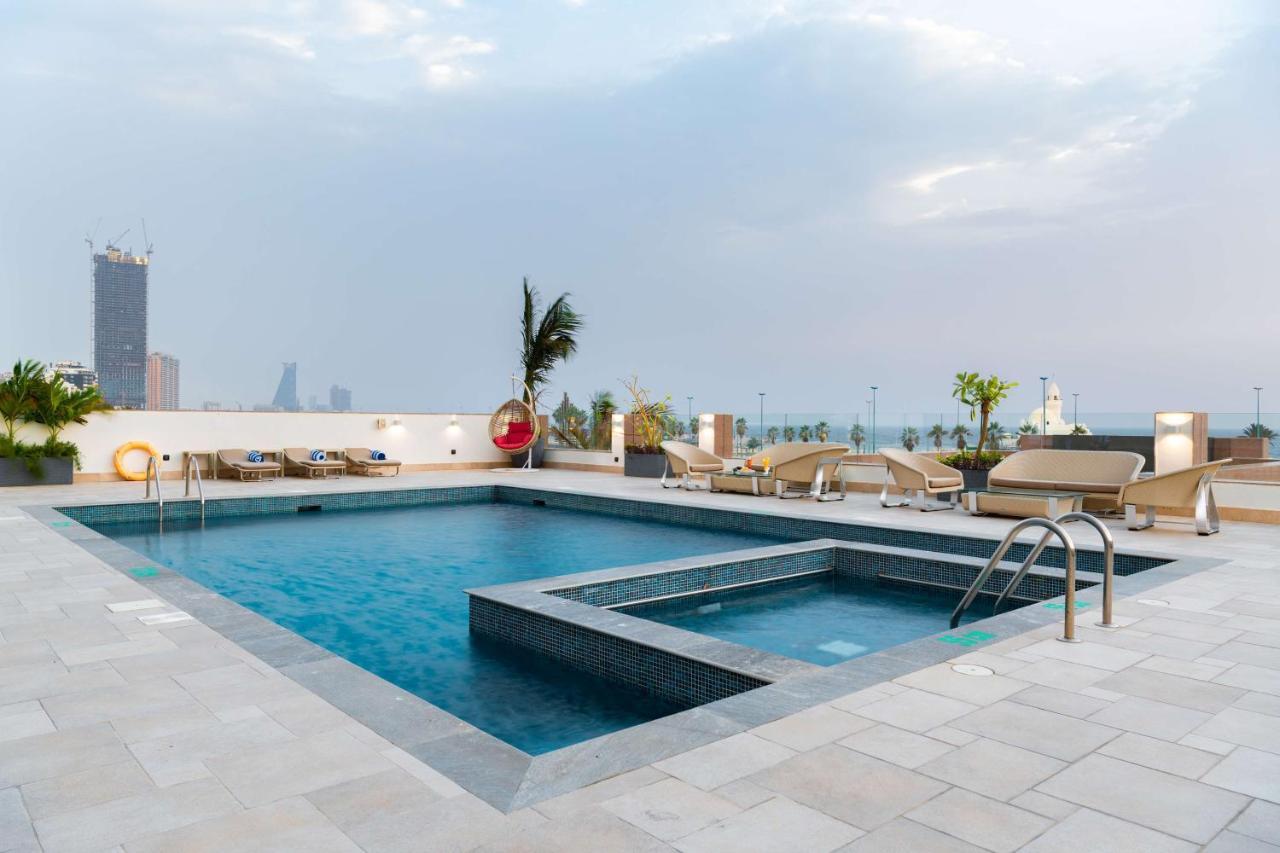 Radisson Blu Hotel, Corniche