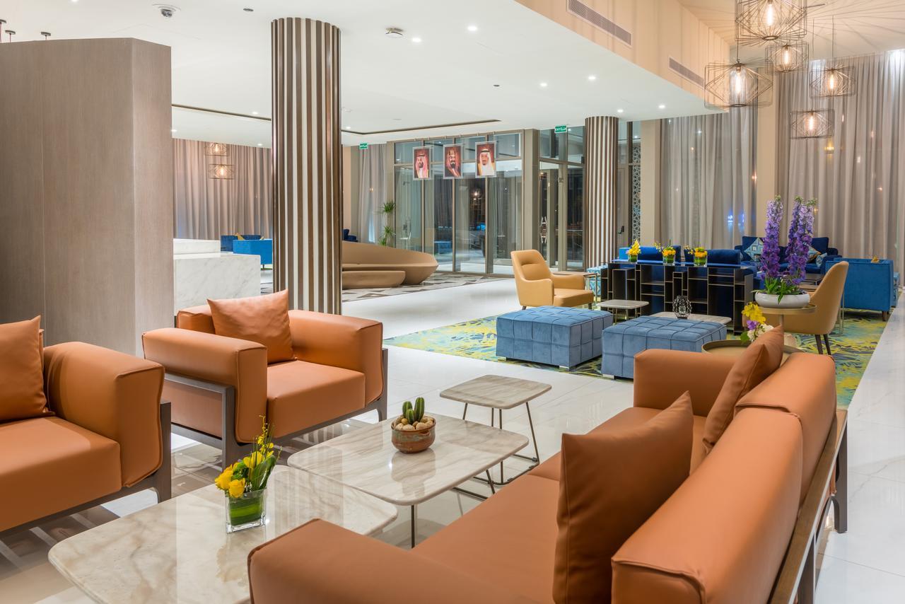 Radisson Blu Hotel, Corniche 4*