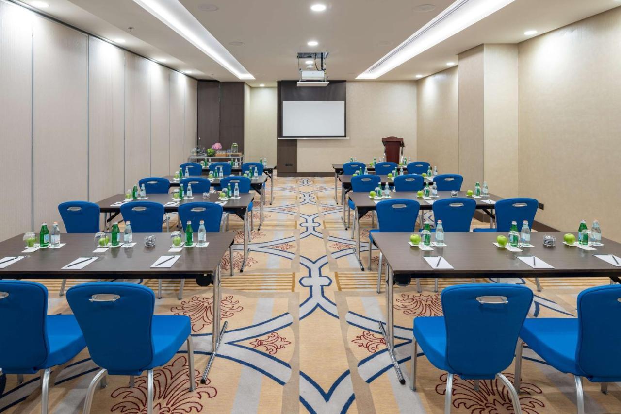 Radisson Blu Hotel, Corniche होटल