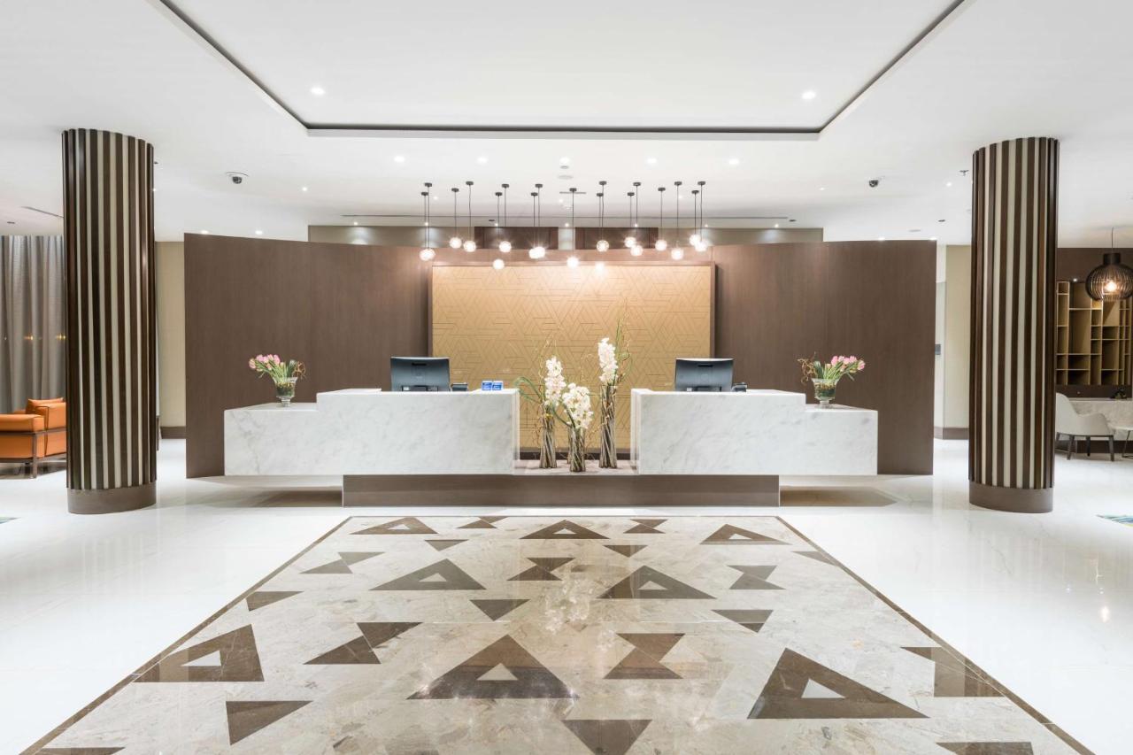 Radisson Blu Hotel, Corniche Hotel 4*